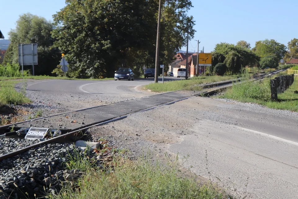 Fotografija uz članak „RADOVI NA CESTI Zbog završnih radova na pruzi od 18. do 22. rujna zatvoren promet u ulici Augusta Cesarca“