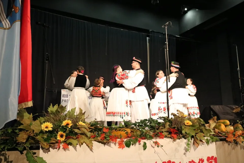 Fotografija uz članak „13. SMOTRA FOLKLORA "PAKRAČKO LJETO" Kulturna baština koja spaja sve generacije“