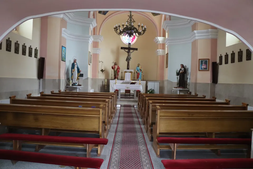 Fotografija uz članak „Badljevčani uz novog župnika Ivana Kozića obnavljaju Crkvu Sv. Ivana Krstitelja“