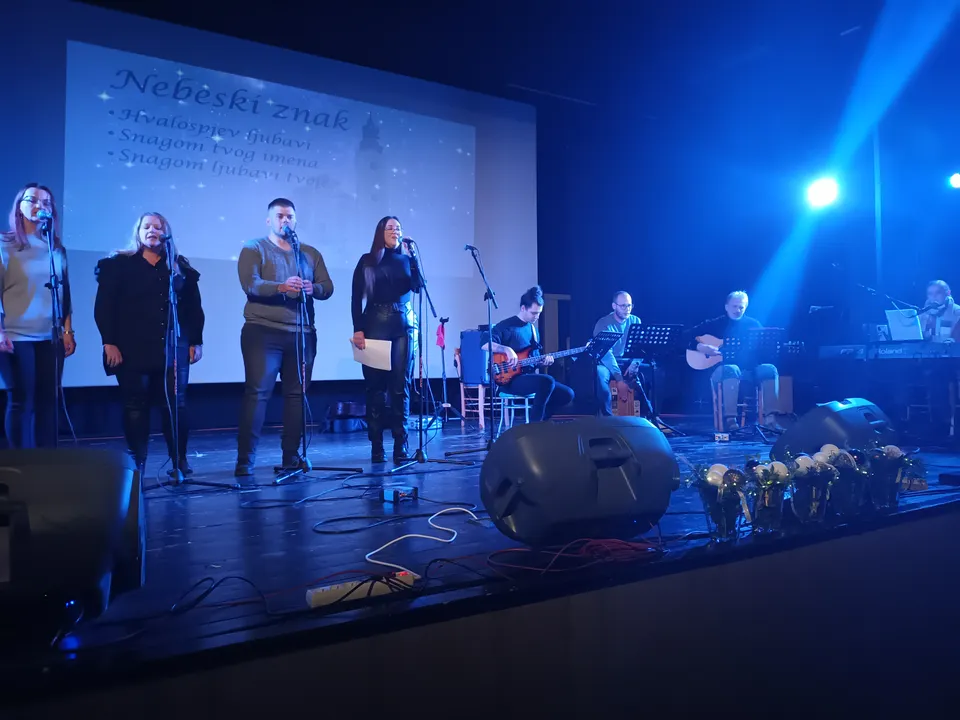 koncert nebeski znak