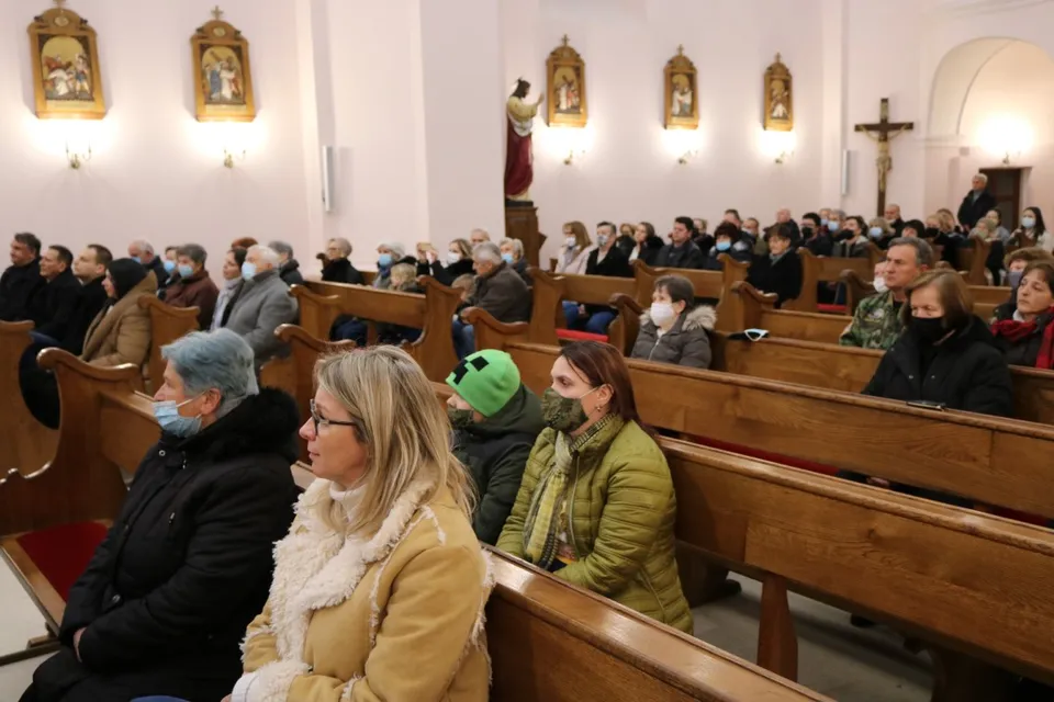 Fotografija uz članak „PAKRAČKA CRKVA UBDM Koncertom i paljenjem baklji obilježen početak Domovinskog rata“