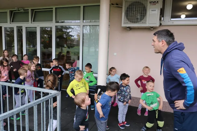 Fotografija uz članak „PROGRAM „GEA OPROSTI“ Jutarnja tjelovježba i novo stablo u parku prijateljstva“