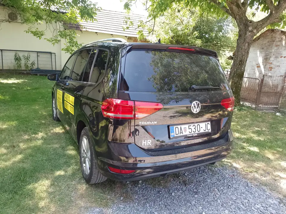 Fotografija uz članak „(PROMO) TAXI TOMA T. „Osim prijevoza, odlazim u trgovinu po namirnice i po stvari koje ste zaboravili ponijeti"“