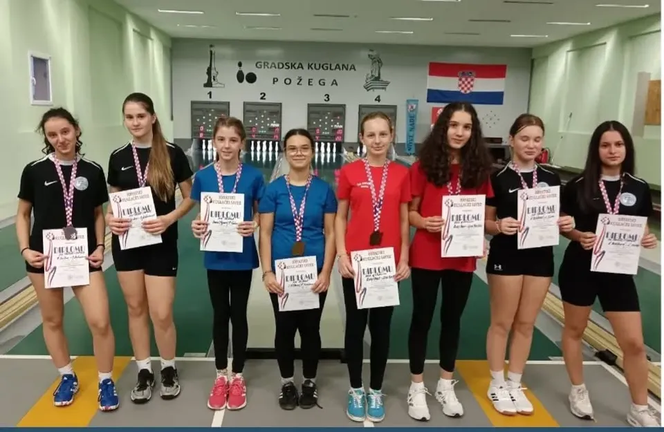 Fotografija uz članak „SREBRO I BRONCA OKO VRATA Mlade kuglačice Pakrac-Papuka rasturile na Prvenstvu Hrvatske“