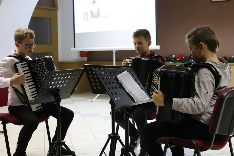Fotografija uz članak „OGŠ PAKRAC Najmlađi učenici održali koncert povodom sv. Nikole“