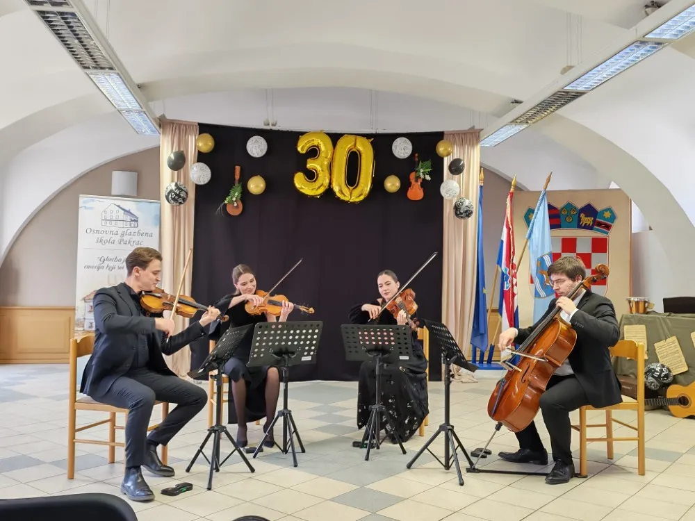 Fotografija uz članak „30 GODINA OGŠ PAKRAC Nastupio gudački „Major Quartet““