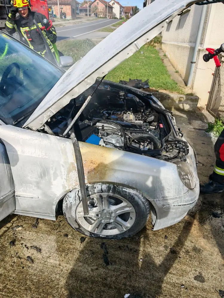 Fotografija uz članak „DVD PAKRAC Ugašen požar osobnog automobila“