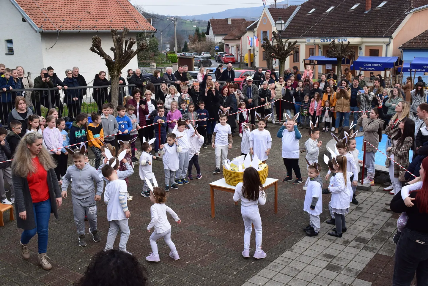 Fotografija uz članak „USKRSNI SAJAM U PREKOPAKRI Dječji program u duhu Uskrsa“