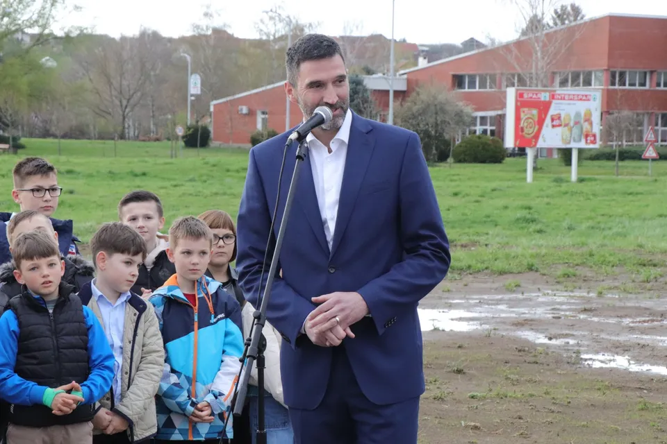 Fotografija uz članak „PAKRACU DVA NOVA TENISKA TERENA Krstanović: "Da svaki grad ima ovakvu situaciju, riješili bismo problem nedostatka sportaša u državi"“