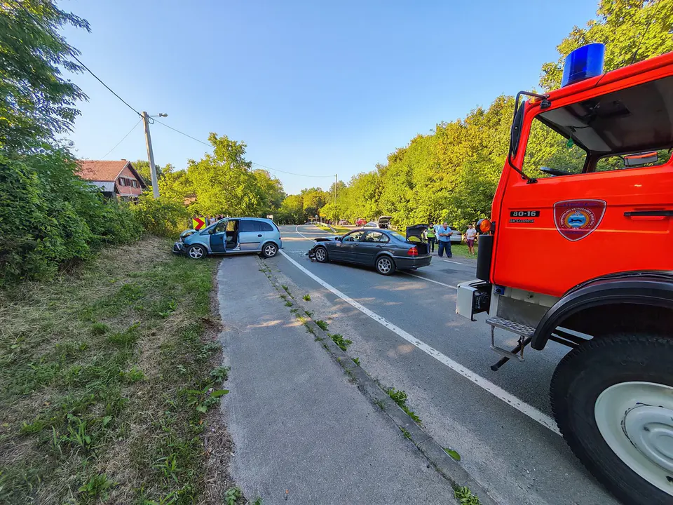 Fotografija uz članak „U jučerašnjoj prometnoj nesreći u Donjem Čagliću 26-godišnja vozačica lakše ozlijeđena“