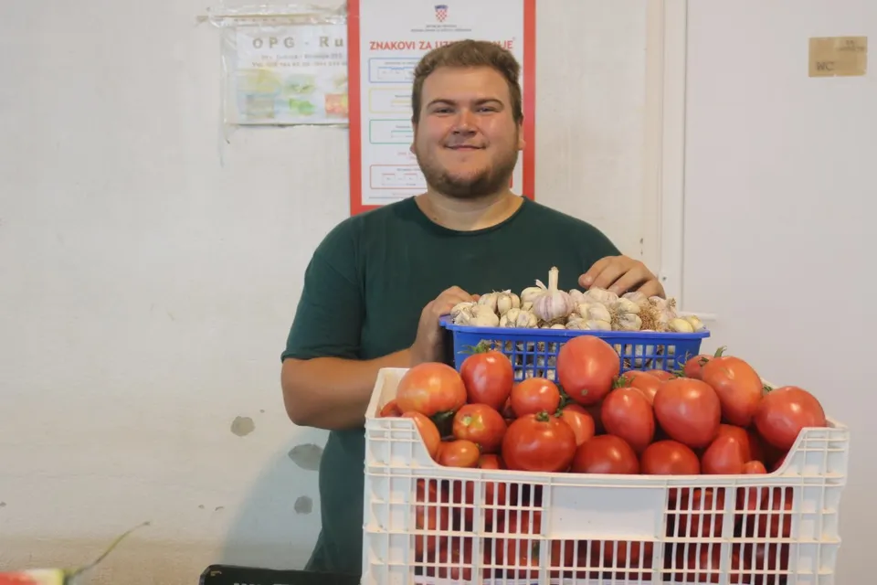 Fotografija uz članak „PAKRAČKA TRŽNICA Ponuda dobra, kupaca sve manje“