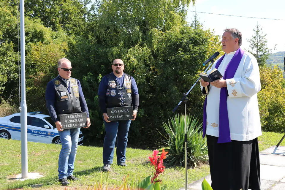 Fotografija uz članak „U PAKRAČKIM VINOGRADIMA Obilježena 30. obljetnica stradavanja civila“