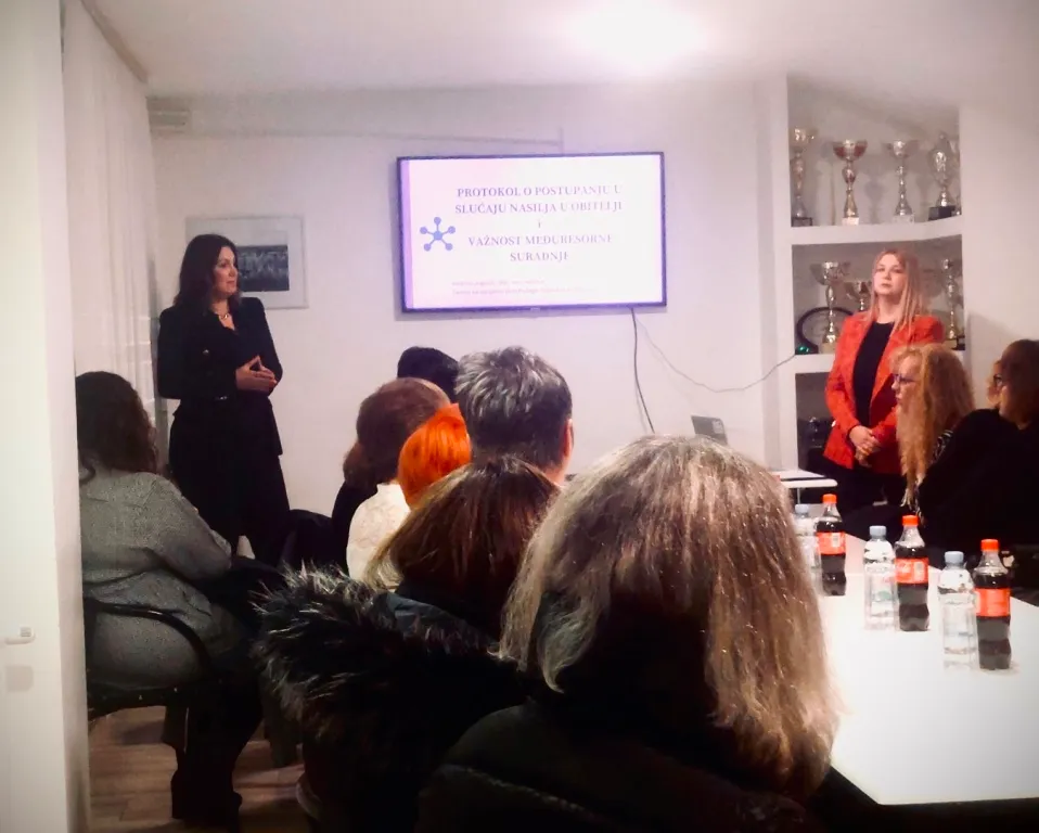 Fotografija uz članak „ZAJEDNICA ŽENA KATARINA ZRINSKI Prigodnim predavanjem obilježile Međunarodni dan borbe protiv nasilja nad ženama“