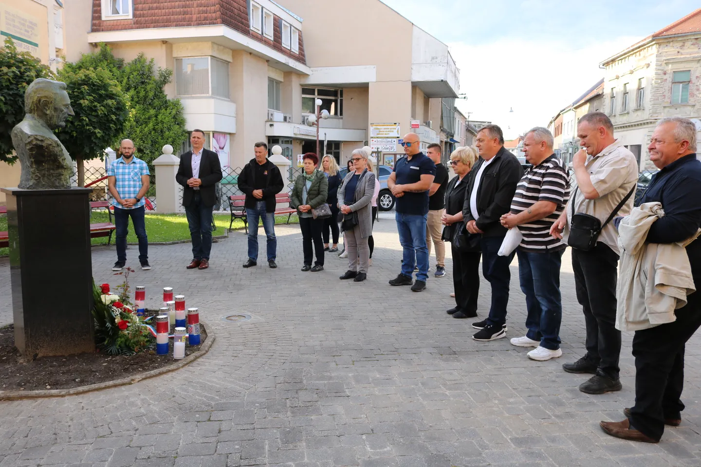 Fotografija uz članak „POVODOM DANA DRŽAVNOSTI Odana počast polaganjem vijenaca“