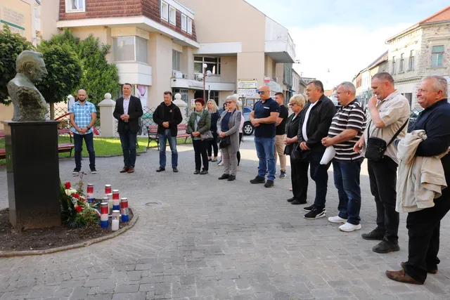 Fotografija uz članak „POVODOM DANA DRŽAVNOSTI Odana počast polaganjem vijenaca“
