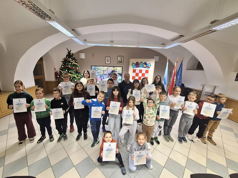 Fotografija uz članak „PD PSUNJ Dječju planinarsku školu završilo 33 ponosnih „magistara““