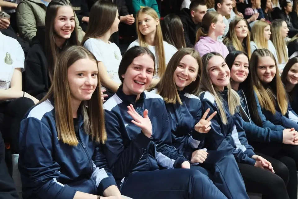 Fotografija uz članak „DRŽAVNO ŠKOLSKO PRVENSTVO U RUKOMETU Pakračke srednjoškolke upravo vode bitku s Bjelovarom i Trogirom“