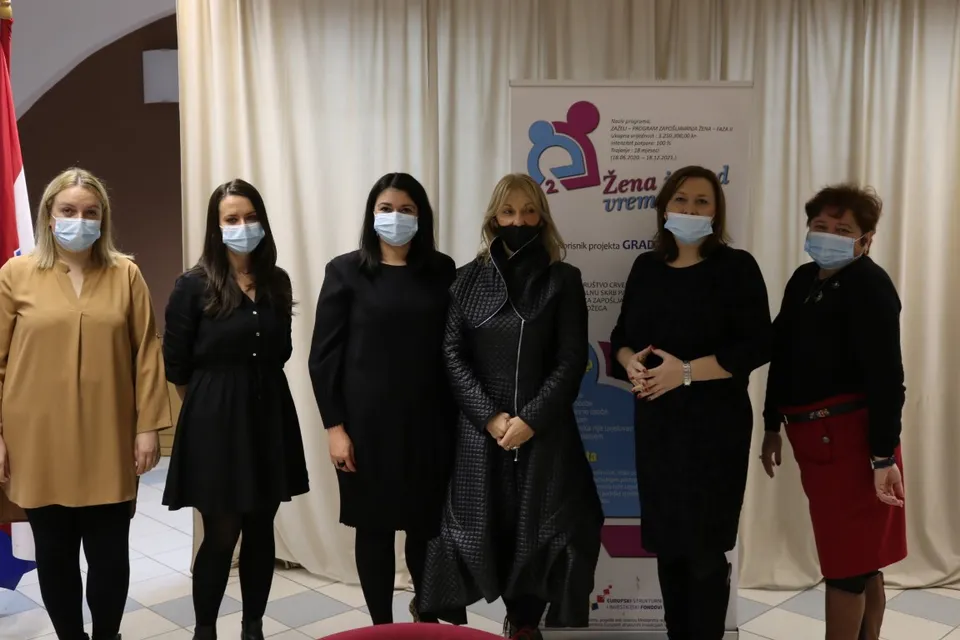 Fotografija uz članak „(PROMO) ZAVRŠNA KONFERENCIJA PROJEKTA „ŽENA ISPRED VREMENA“ Projektom zadovoljni i korisnici i zaposlenici“