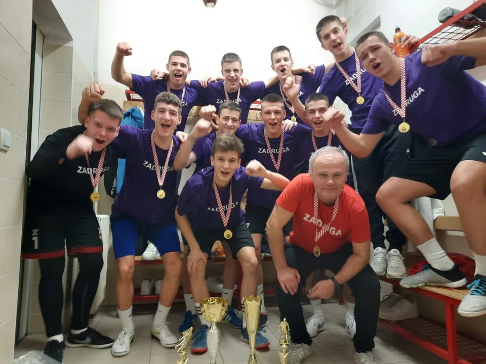 Fotografija uz članak „ZADRUGA POŽEGA Sjajna malonogometna ekipa pod vodstvom Darka Kelemena“