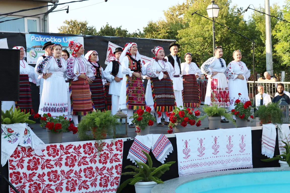 Fotografija uz članak „9. SMOTRA FOLKLORA Nakon dvije godine napokon zaplesali i zapjevali“