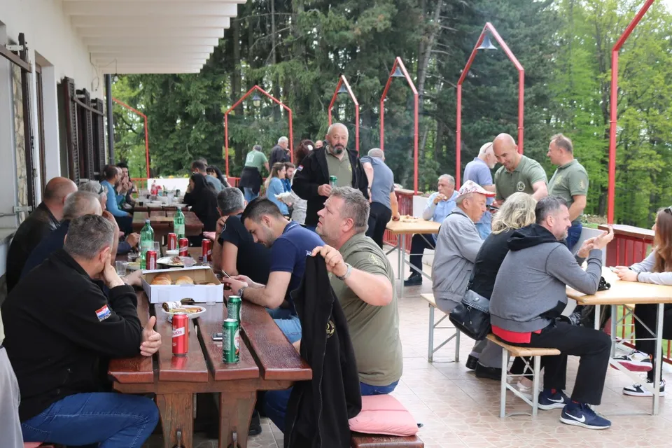Fotografija uz članak „SUSRETI PRIJATELJA NA OMANOVCU „Budimo zajedno kao onda kada je bilo najteže““
