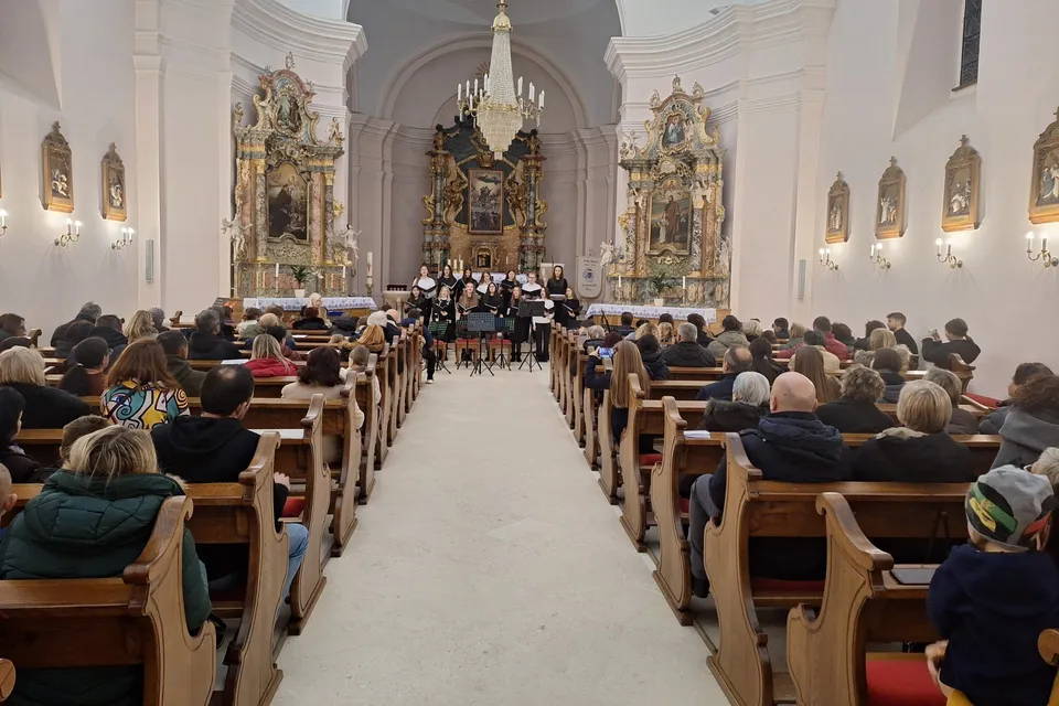 crkva koncert publika