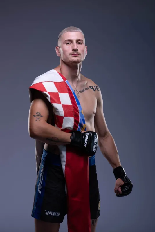 Fotografija uz članak „BRAVE 108 Ivan Kiš se 5. rujna bori u pulskoj Areni pred 10 tisuća gledatelja“