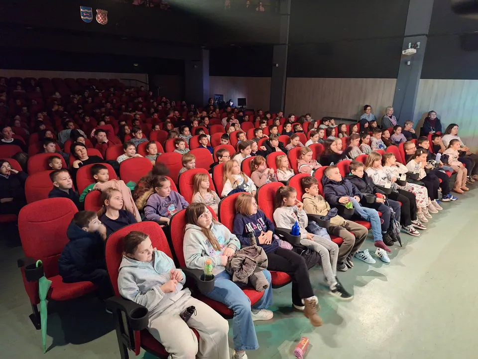 Fotografija uz članak „KAZALIŠTE KPD „SLOGA“ Premijere autorskih predstava“