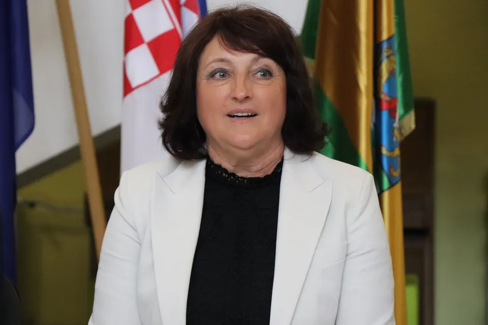 Fotografija uz članak „SPORTSKA DVORANA U PREKOPAKRI Potpisani ugovori o radovima i nadzoru“