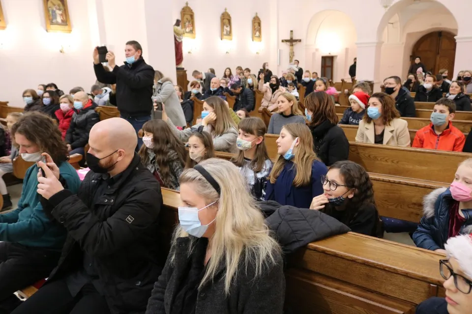 Fotografija uz članak „ADVENT U PAKRACU Najmlađi predstavom i koncertom obilježili blagdan sv. Nikole“