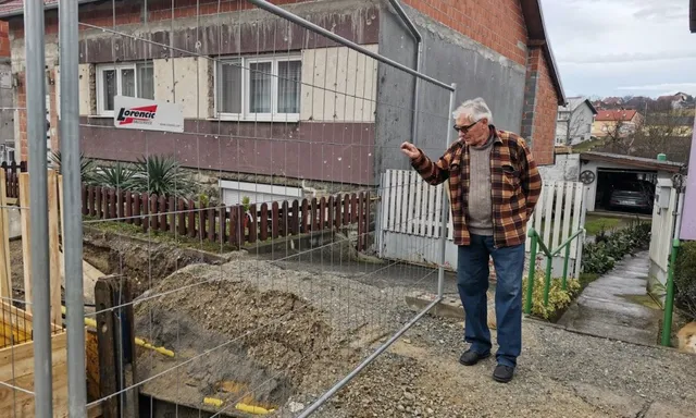 Fotografija uz članak „PROBLEMI ZLATKA GRČEVIĆA S AGLOMERACIJOM: "Oštetili su mi auto, zatvorili izlaz iz dvorišta. Gazimo po fekalijama!"“