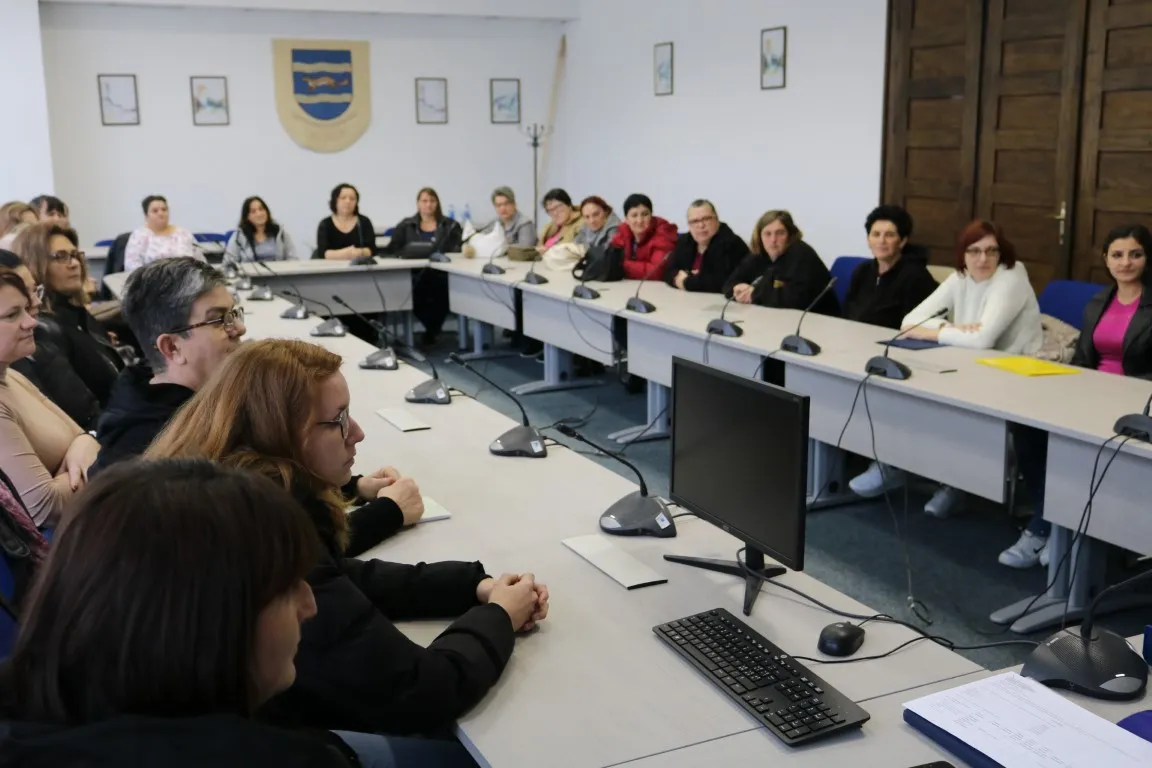Fotografija uz članak „PROJEKT „ŽENA SPRETNA, STAROST SRETNA“ 30 zaposlenica potpisalo ugovore, od sutra kod svojih korisnika“