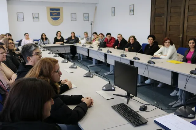 Fotografija uz članak „PROJEKT „ŽENA SPRETNA, STAROST SRETNA“ 30 zaposlenica potpisalo ugovore, od sutra kod svojih korisnika“