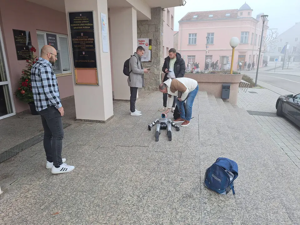 Fotografija uz članak „U Pakracu predstavljena Tonka, prva humanoidna robotica u Hrvatskoj - Jesmo li spremni za „nove sugrađane“?“