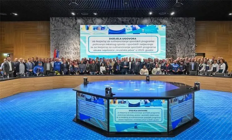 Fotografija uz članak „NK Hajduk Pakrac i RK Pakrac s Ministarstvom turizma i sporta potpisali ugovore vrijedne 30.000 eura“