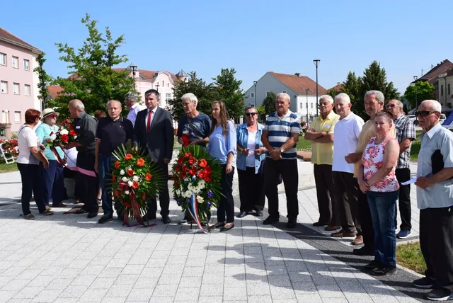 Fotografija uz članak „POVODOM DANA ANTIFAŠIZMA Odana počast svim žrtvama iz NOB-a“