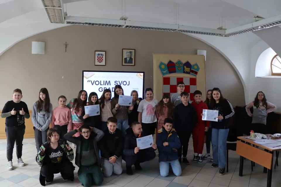 Fotografija uz članak „KVIZ „VOLIM SVOJ GRAD 2026.“ Među pakračkim petašima trijumfirao 5.d razred“