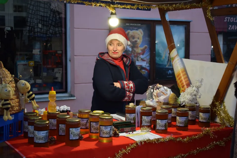Fotografija uz članak „BOŽIĆNI SAJAM Prigodni adventski program i dolazak Djedice“