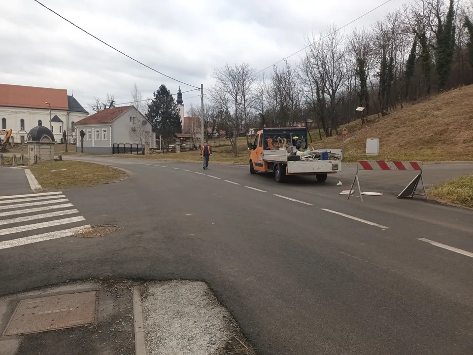 cesta zatvorena gore