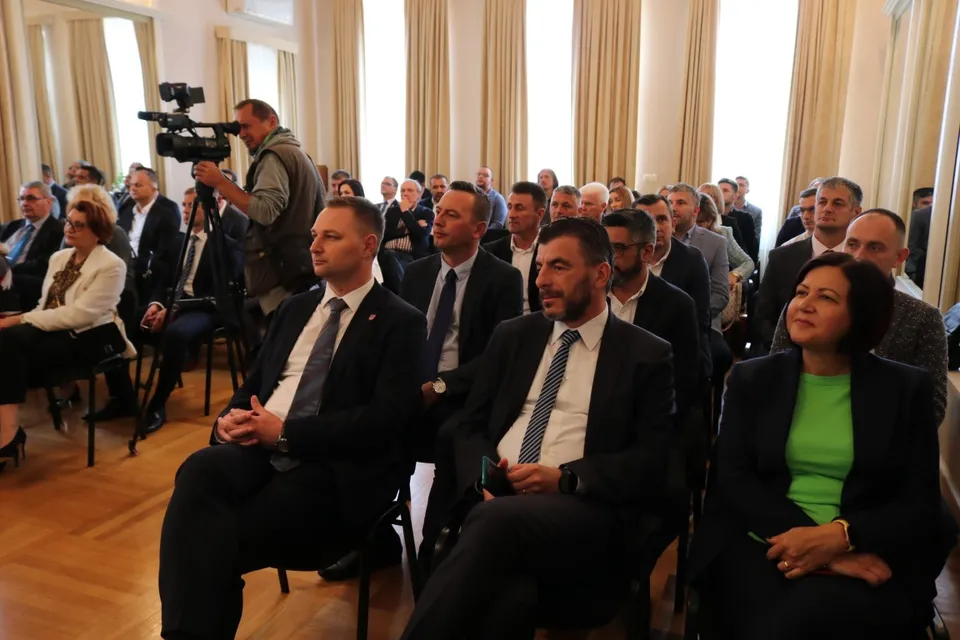 državni tajnici