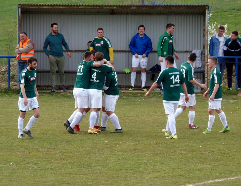 Fotografija uz članak „SUSJEDSKI DERBI U OBRIJEŽI Croatia pobijedila Dobrovac“