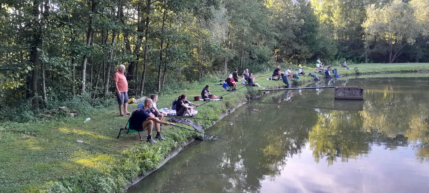 ribolovni kamp naslovna
