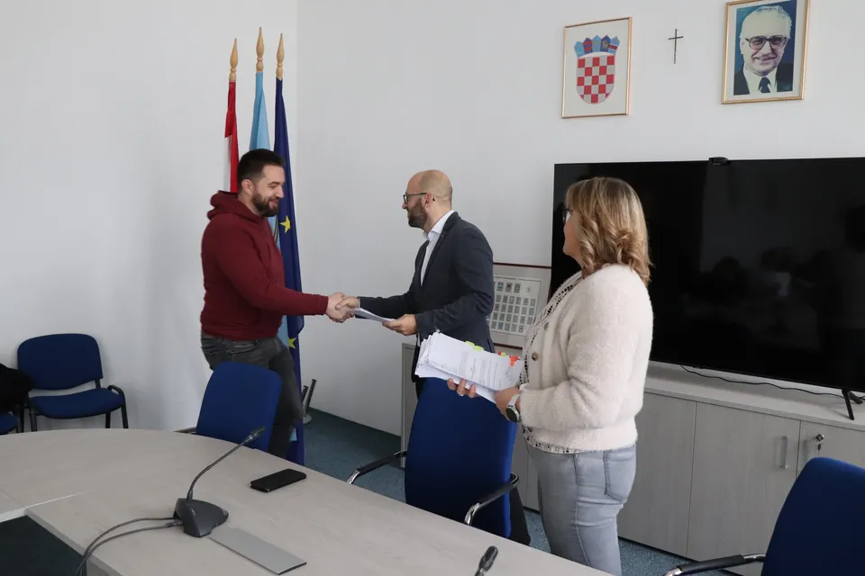 Fotografija uz članak „GRAD PAKRAC Financijska pomoć za 17 mladih obitelji“