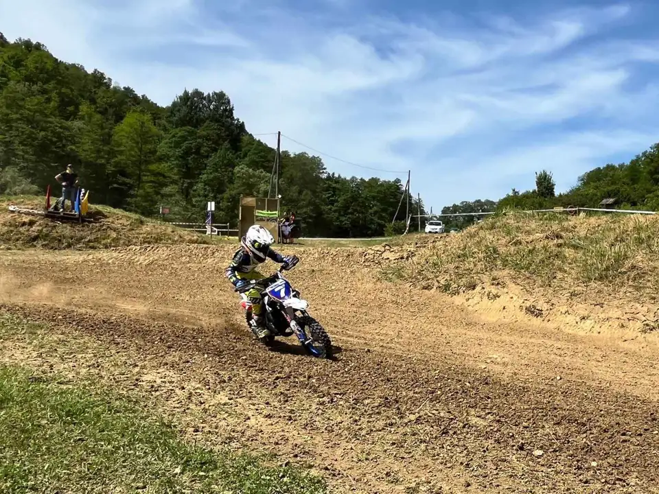 Fotografija uz članak „MOTOCROSS Stefan Lenče pobijedio u Petrinji i preuzeo vodstvo u ukupnom poretku PH“
