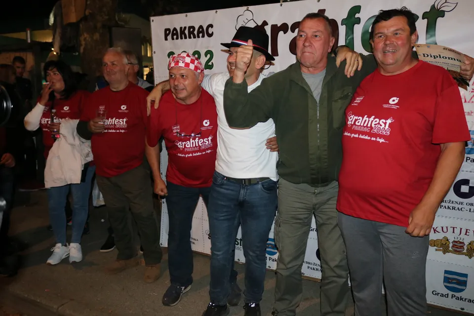 Fotografija uz članak „JOŠ JEDAN USPJEŠAN „SLAVONSKI BANOVAC“ Festival dobrog raspoloženja, graha i srednjeg vijeka“