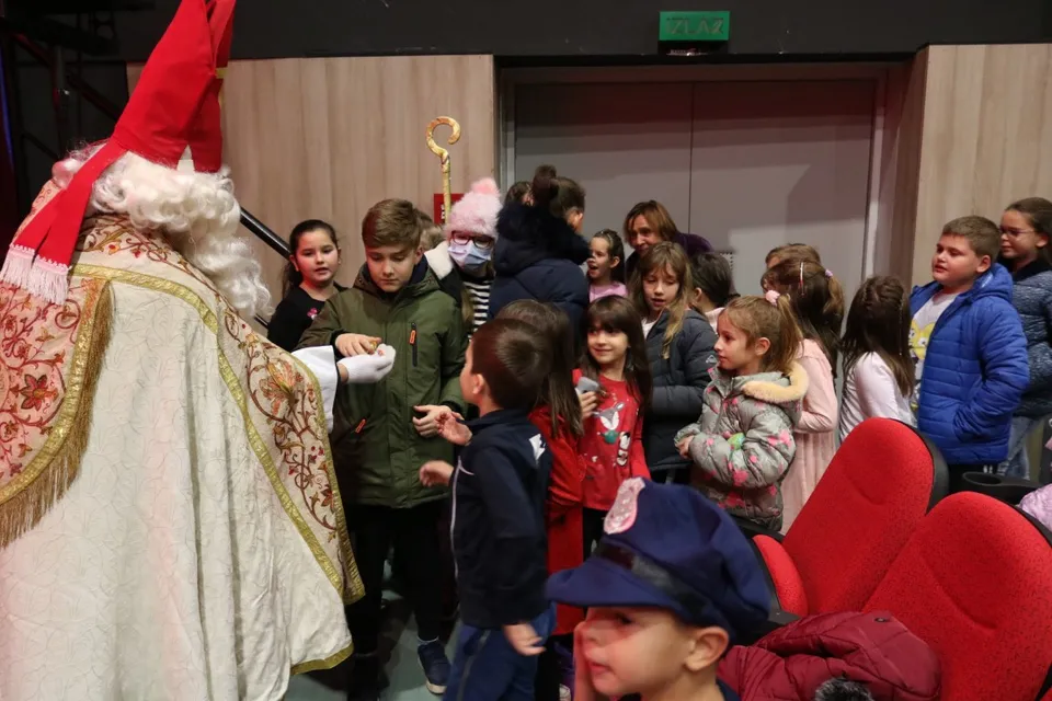 Fotografija uz članak „ADVENT U PAKRACU Najmlađi predstavom i koncertom obilježili blagdan sv. Nikole“