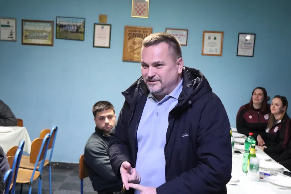 Fotografija uz članak „SKUPŠTINA NK SLAVONIJA PREKOPAKRA S pomlađenom ekipom u budućnost“
