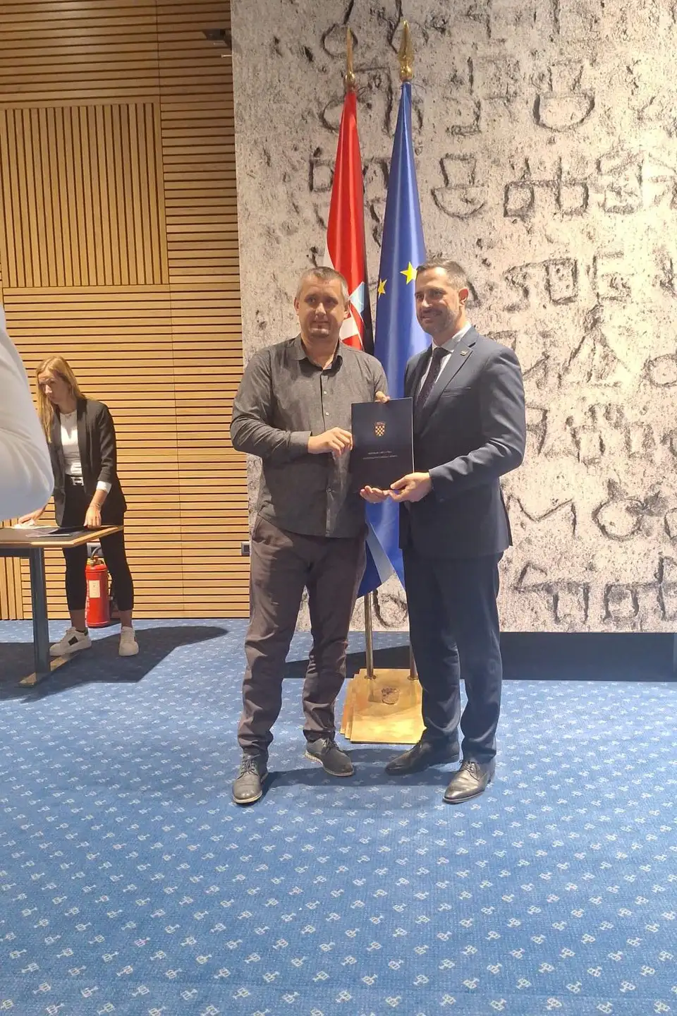 Fotografija uz članak „NK Hajduk Pakrac i RK Pakrac s Ministarstvom turizma i sporta potpisali ugovore vrijedne 30.000 eura“