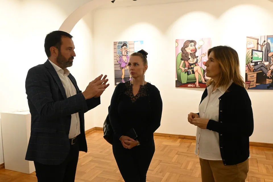 Fotografija uz članak „30 GODINA KARIKATURA NIK TITANIKA Izložba nasmijala i zabavila posjetitelje pakračkog muzeja“