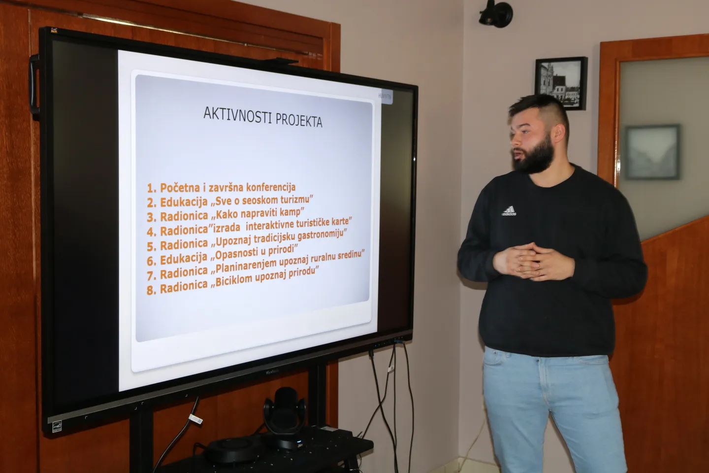 Fotografija uz članak „(PROMO) POČETNA KONFERENCIJA PROJEKTA „SAČUVAJ RURALNU SREDINU“ Različiti sadržaji usmjereni mladima“